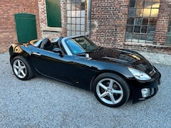 Opel GT schwarz/schwarz/nur zwei Besitzer