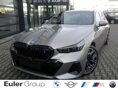 Bild des Angebotes BMW i5 eDrive40 Touring Sportpaket HUD AHK-klappbar AHK E
