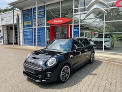 Bild des Angebotes MINI Cooper S Aut.-JCW-Navi-LED-Pano-Kamera
