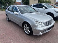 Bild des Angebotes Mercedes-Benz C 200 Limousine+AUTOM.+BI-XENON+SITZH+PDC+LEDER+