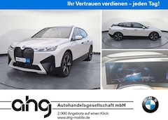Bild des Angebotes BMW iX xDrive40 Sportpaket AHK Komfortzugang