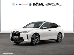 Bild des Angebotes BMW iX xDrive45 M Sport Pro AHK Panorama IconicGlow Innov