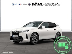Bild des Angebotes BMW iX xDrive45 M Sport Pro AHK Panorama IconicGlow Innov