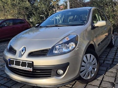 Bild des Angebotes Renault Clio Clio  5-Türer 1.6 16V Privilege