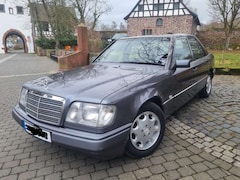 Bild des Angebotes Mercedes-Benz 220 W 124