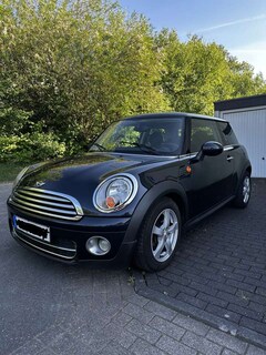 Bild des Angebotes MINI Cooper D 1.6 Diesel mit Panoramadach – Top Ausstattung