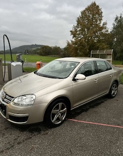 Bild des Angebotes VW Jetta 2.0 FSI Automatik Sportline