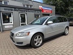 Bild des Angebotes Volvo V50 Kombi 1.6 D AHK°SZHG°KLIMA°XENON°ZR-GEMACHT!