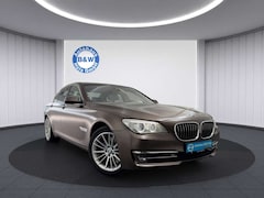 Bild des Angebotes BMW 750 i BI-XENON*NAV*LEDER*HUD*SOFT-CLOSE*360°KAM