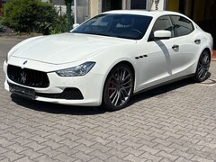 Bild des Angebotes Maserati Ghibli S Q4 /3,0V6 Navi/Klappenausp./Leder/Permuttweiß