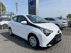 Bild des Angebotes Toyota Aygo 1.0 x-play DAB+KAMERA+KLIMA+LED-TAG