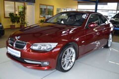 Bild des Angebotes BMW 330 i Coupe xDrive Bi-XENON / NAVI / LEDER / PDC