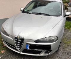 Bild des Angebotes Alfa Romeo 147 1.6 Twin Spark Distinctive