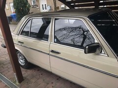 Bild des Angebotes Mercedes-Benz 230 W123restauriertLackTüV+HKZneu Überführung