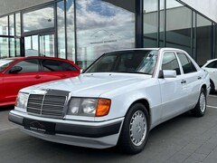Bild des Angebotes Mercedes-Benz E 320 Limousine | Schalter | Klima | TÜV NEU!
