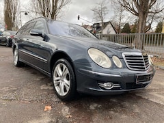 Bild des Angebotes Mercedes-Benz E 200 T K *Ava/Leder/Comand/PTS/AHK/Bi-Xenon/TÜV