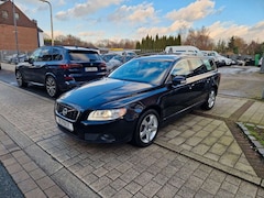 Bild des Angebotes Volvo V70 Summum 2.4 AWD 4X4*XENON*LEDER*AHK*BLIS*ACC*