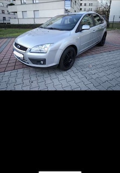 Bild des Angebotes Ford Focus Ford Focus Ghia 2005 | Automatik Klima | Sitzheizu