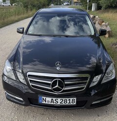 Bild des Angebotes Mercedes-Benz E 300 V6 DIESEL, TOP GEPFLEGT, SCHECKHEFT