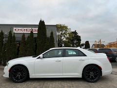 Bild des Angebotes Chrysler 300C 300 S 5,7L Hemi Panorama/SHZ/Leder