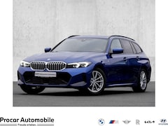 Bild des Angebotes BMW 320 i M Sport+HuD+RFK+Pano+AHK+LED