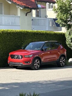 Bild des Angebotes Volvo XC40 D4 AWD R-Design | TÜV & HU neu | 8-fach | Panorama