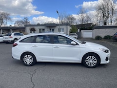 Bild des Angebotes Hyundai i30 Kombi 1.6 CRDI Select