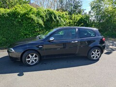 Bild des Angebotes Alfa Romeo 147 147 1.6 Black Line