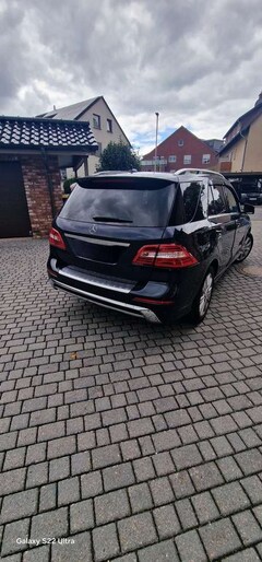 Bild des Angebotes Mercedes-Benz ML 350 BlueTEC 4MATIC 7G-TRONIC Edition 1