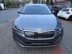 Skoda Superb Superb Combi 1.4 TSI iV DSG Style Navi LED SHZ RFK