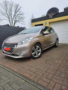 Bild des Angebotes Peugeot 208 120 VTI Automatik Allure