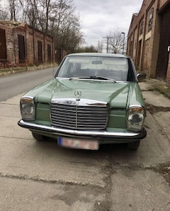 Bild des Angebotes Mercedes-Benz W 114/115 Strich-Acht 220D Diesel ; Servo ; Schiebedach ; AHK