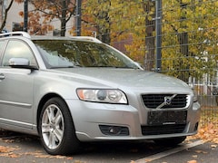 Bild des Angebotes Volvo V50 Kombi D5 Summum AUT AHK