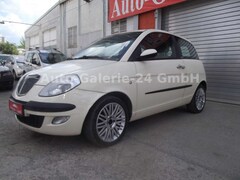 Bild des Angebotes Lancia Ypsilon 1.2 16V Oro mit Navi und Tüv neu!