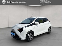 Bild des Angebotes Toyota Aygo 1.0 x-shift x-play Team Deutschland