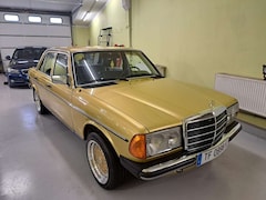 Bild des Angebotes Mercedes-Benz 300 w123