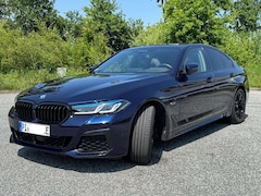Bild des Angebotes BMW 545 545e TANSANITBLAU Plug-In-Hybrid xDrive MSport