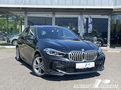 Bild des Angebotes BMW 118 i M-Sport  Aut. Navi CarPlay Teilleder PDC