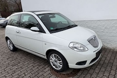 Bild des Angebotes Lancia Ypsilon 1.2 8V Oro Panorama Klima