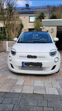 Bild des Angebotes Fiat 500e Fiat 500 Elektro La Prima  Cabrio