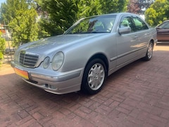 Bild des Angebotes Mercedes-Benz E 240 ELEGANCE Automatik 86000km Scheckheft
