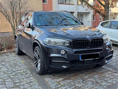 Bild des Angebotes BMW X5 M M50d (360° Kamera, Komfortsitze, Head-Up Display)