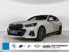 Bild des Angebotes BMW i5 Touring eDrive 40 M-Sport Pro PANO AHK HUD