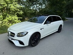 Bild des Angebotes Mercedes-Benz E 63 AMG S 4Matic+ T , Panorama-Dach , MB-Garantie