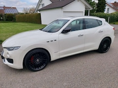 Bild des Angebotes Maserati Levante einmaliger Top Zustand mit Garantie GranSport 2. Hd 8-fach bereift Carbonteile