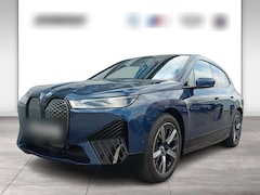 Bild des Angebotes BMW iX xDrive40 Sportpaket HUD Pano Sitzbelüftung Soft-Cl