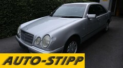 Bild des Angebotes Mercedes-Benz E 230 Elegance TEMPOMAT XENON SCHIEBEDACH AHK