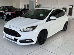 Ford Focus 2,0 EcoBoost ST *Kamera*Leder*Nebel *