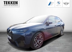 Bild des Angebotes BMW iX xDrive50 Sport/AHK/ACC/LASER/Pano.dach/eSIM Sportp