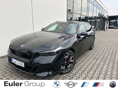 Bild des Angebotes BMW i5 eDrive40 Touring Sportpaket HUD AHK-klappbar AHK E